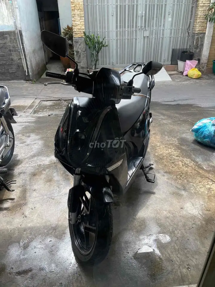Электроскутер VinFast Theon S 2022 черный