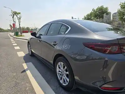 Mazda 3 Luxury 2023 серая 16000 км