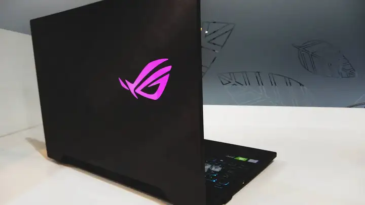 Игровой ноут Asus ROG Strix Scar
