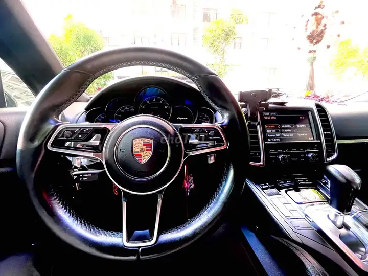 Porsche Cayenne 2015 Черный 20000 км