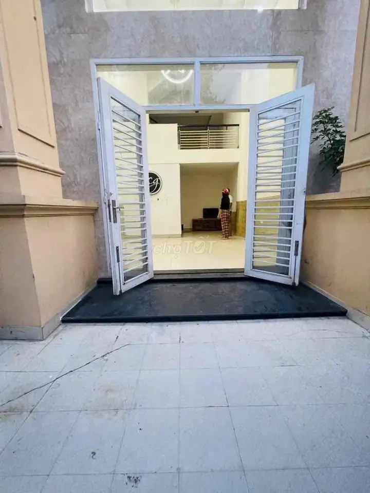 Аренда дома на Ле Тхи Риенг, Тхой Ан, район 12: 1 полуэтаж, 2 этажа, 272 м², 4 спальни, 4 санузла, 12 млн