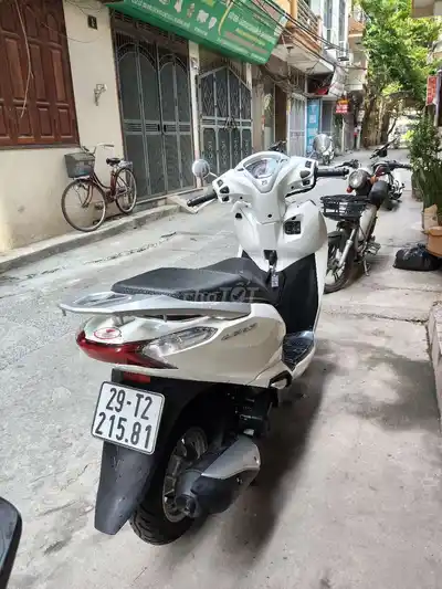 Honda Lead 2023 белый 5000 км