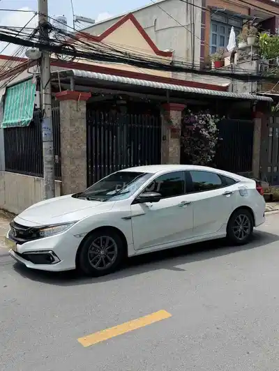 Хонда Цивик 1.8G 2021 белая автоматическая