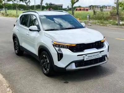 Kia Sonet 2025 Luxury 7999 км Белый