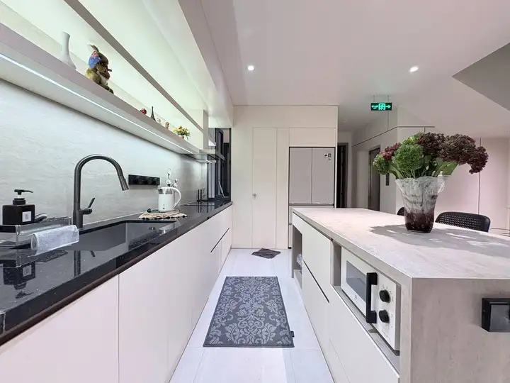 Вилла 3 этажа 4 спальни 220 м²