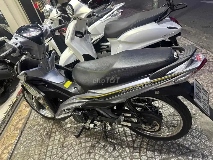 SYM Galaxy 11/2025 Серебристый 4 000 км, супер новое состояние