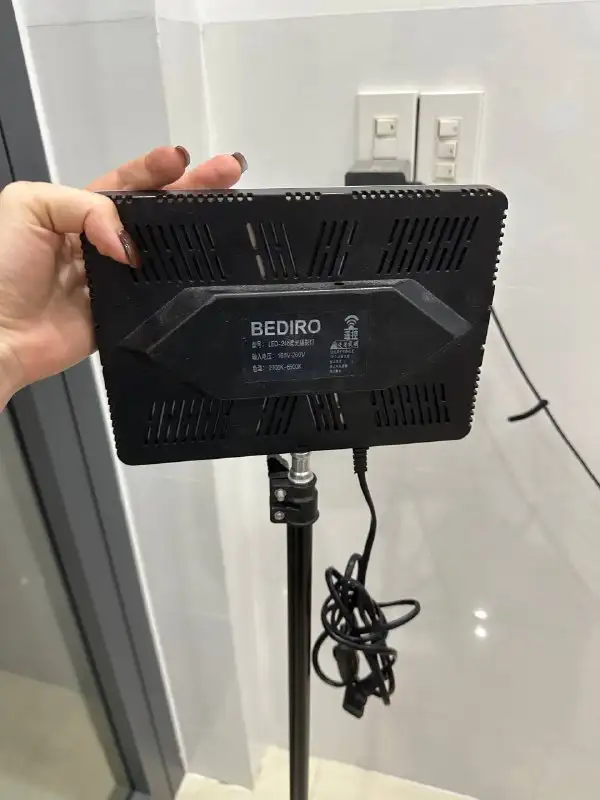 LED-панель на штативе BEDIRO