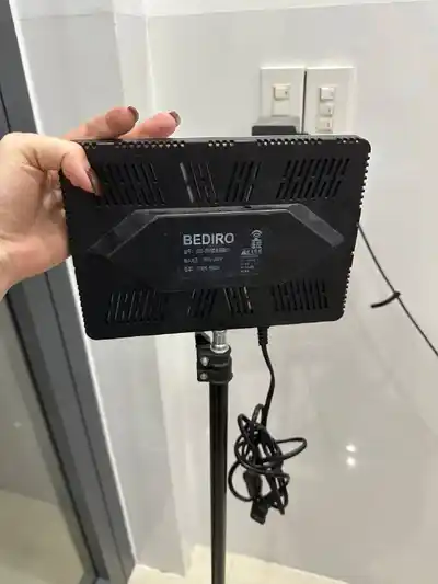 LED-панель на штативе BEDIRO