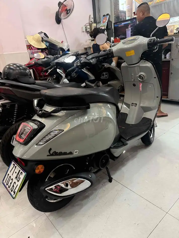 Vespa 50cc, серо-стальной