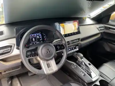 XFORCE PREMIUM 2024 желтый, небольшой пробег 63 000 км, полная комплектация