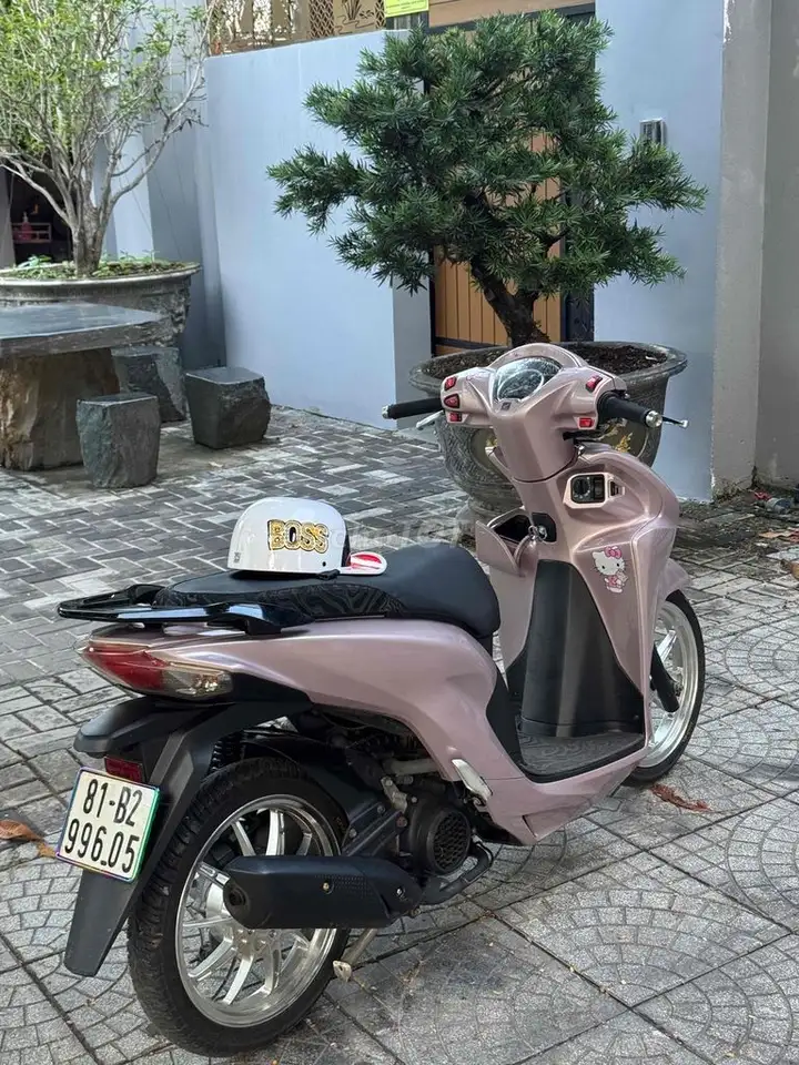 Honda Vision красная