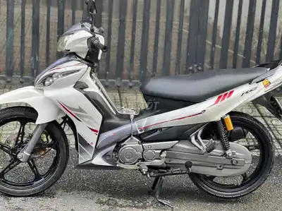 Yamaha Gravita белый, тихий двигатель