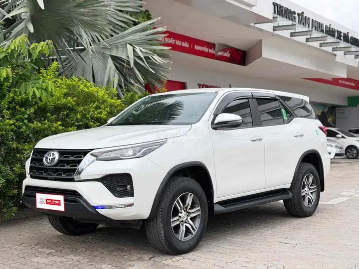 Toyota Fortuner 2024 2.4L 4x2 AT Белый