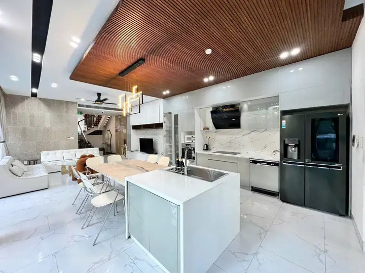 Аренда виллы 3 этажа, 4 спальни, 200 м²