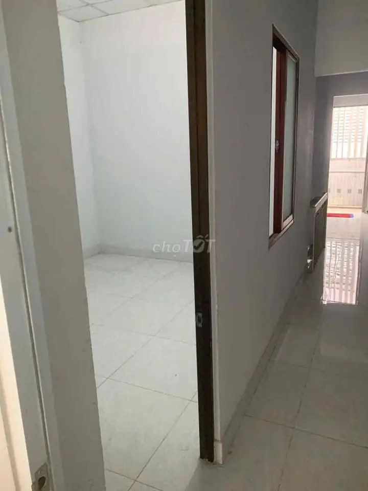 Дом в переулке 8м, Хоа Бинь, Тан Фу, 4х20м, 1 этаж + мансарда, 4 спальни, 2 санузла