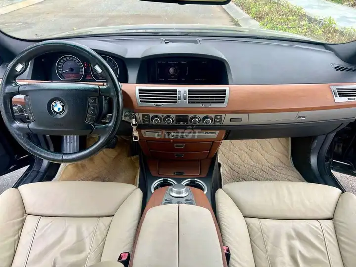 BMW 750Li 2006 черный 5 мест