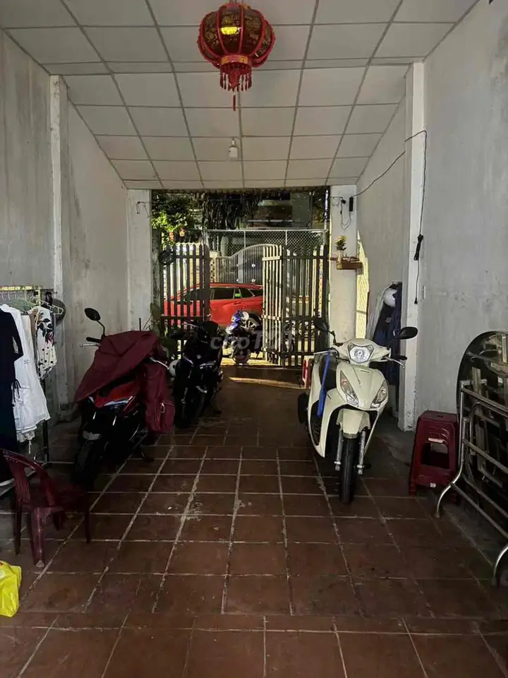 Дом с антресолью, 109 Pham Quang Anh