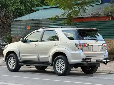 Toyota Fortuner V 2013 года, бензин, серебристый, 170 тыс. км