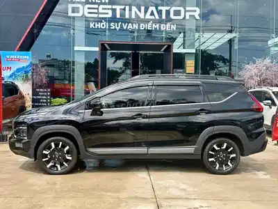 Mitsubishi Xpander Cross 2025 Черный 12 300 км