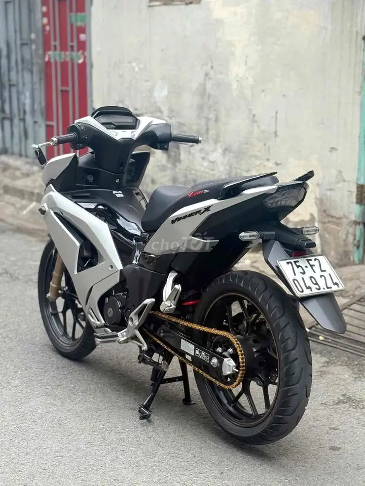 Honda Winner V3 ABS 2023, серебристый, от собственника