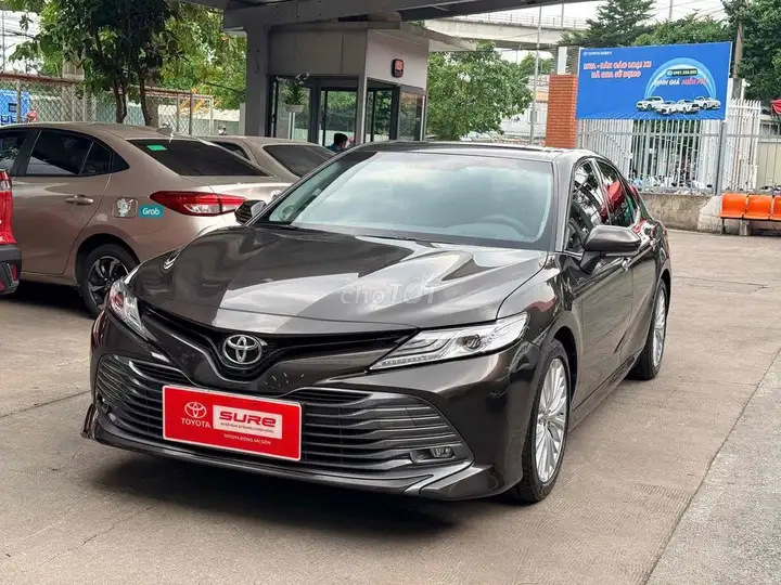 Toyota Camry 2.5Q 2021, минимальный пробег, семейный автомобиль
