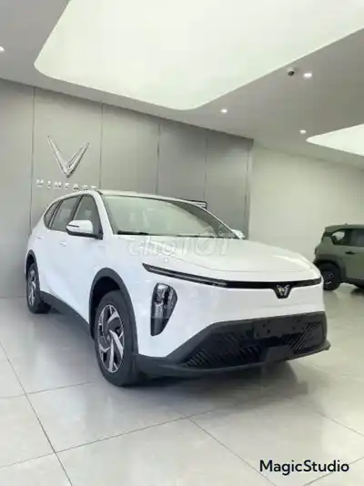 VinFast Limo Green AT 2026 электрический минивэн белый