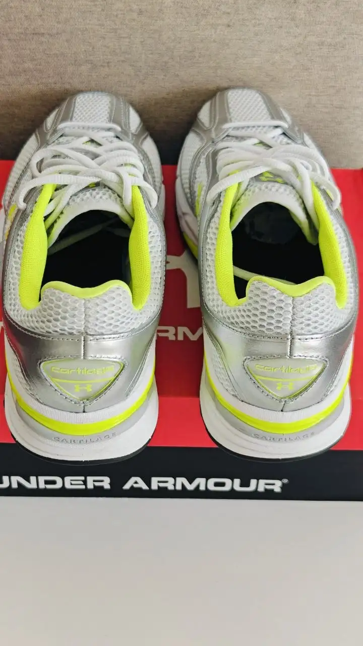 Беговые кроссовки Under Armour HOVR