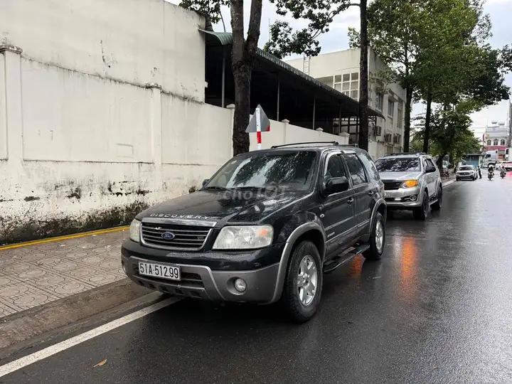 Ford Escape 2005 черный бензин 5 мест