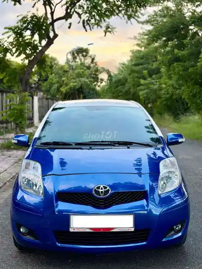 Toyota Yaris 2012 1.3AT Комплектация G 110000 км