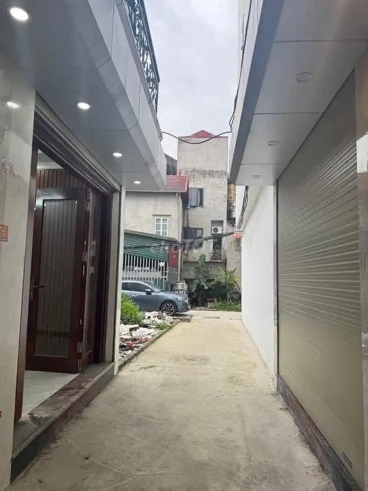 Nhà mới Thạch Bàn 31m 5 tầng 3PN gần Aeon, ô tô đỗ ngày đêm