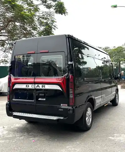 Ford Dcar 10c Limousine класс Thương Gia 2023