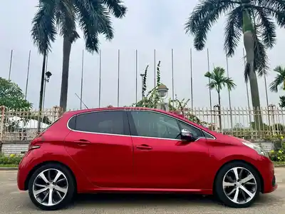 Peugeot 1.6 AT 2015 Импортный автомобиль красный