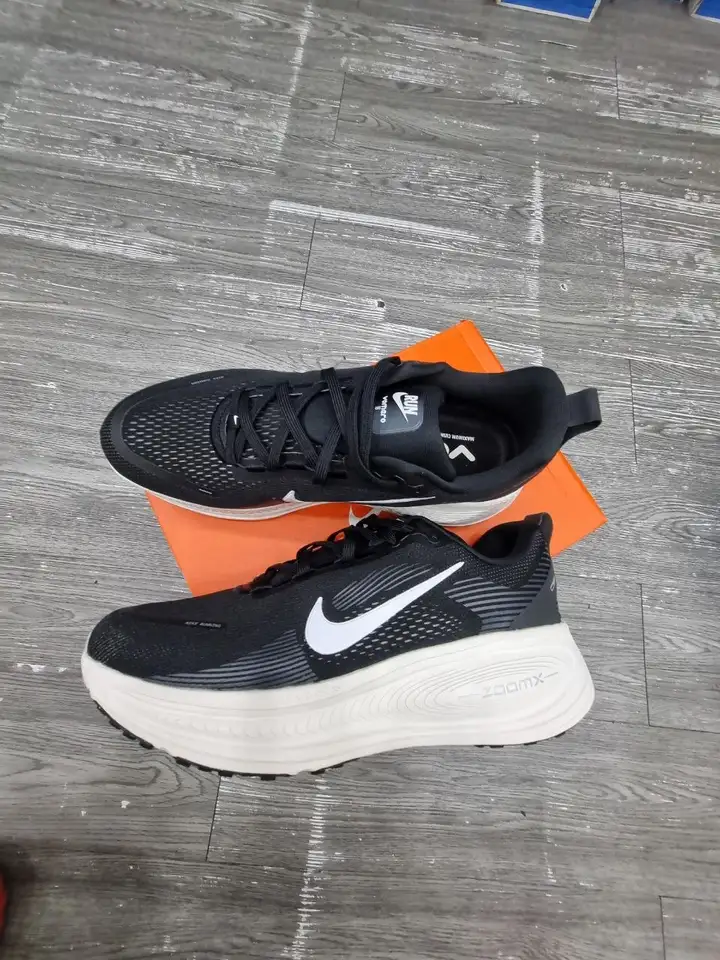 Беговые кроссовки Nike Vomero 18