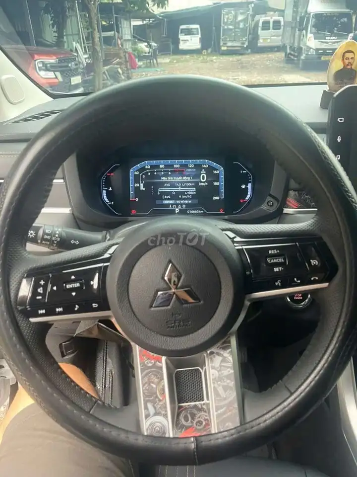 Mitsubishi Xpander, 7 мест, белый, бензин