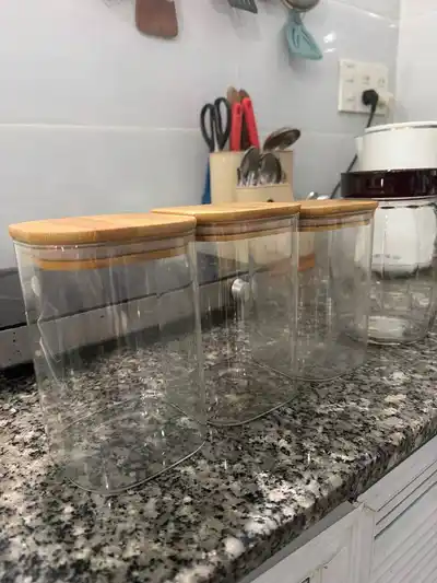Стеклянные банки с крышками
