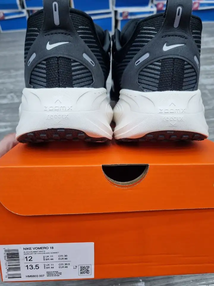 Беговые кроссовки Nike Vomero 18