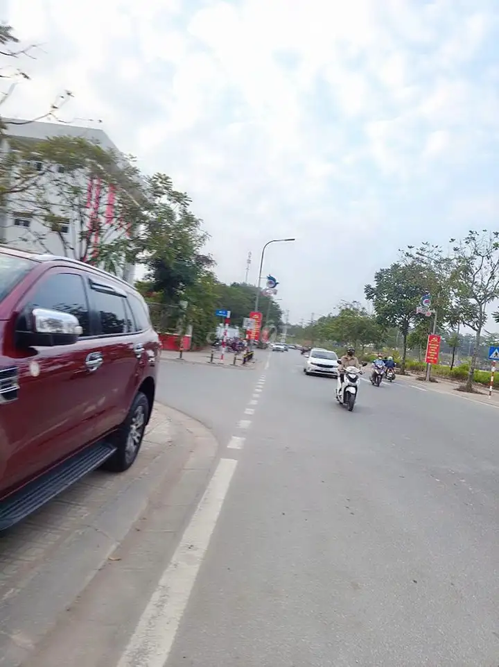 Nhà phố 50m2 x 5 tầng, ô tô, Long Biên, hơn 8 tỷ