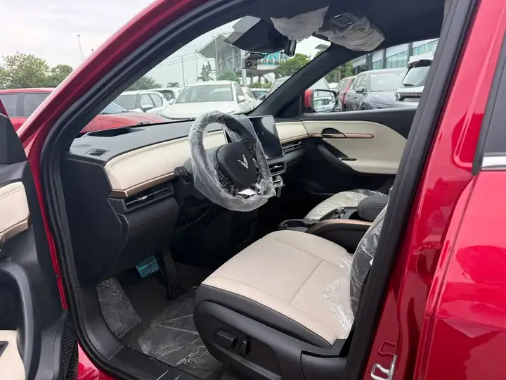 VinFast VF6 Plus 2026 красный