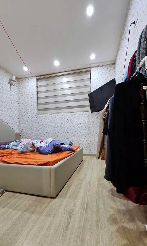 2-комн. квартира Хоанг Кау, Донг Да, 68 м², вид на озеро