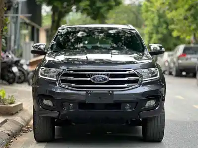 Ford Everest Titanium 4WD серый 7-местный автомат
