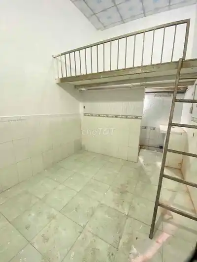 Комната с антресолью в Тхы Дык
