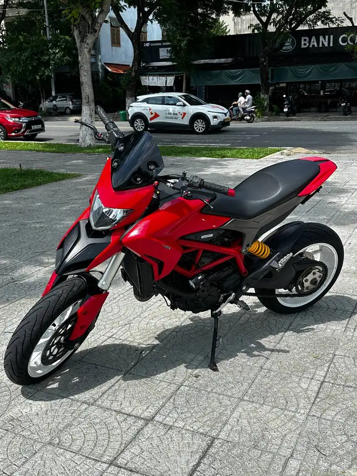 Ducati Hypermotard 821