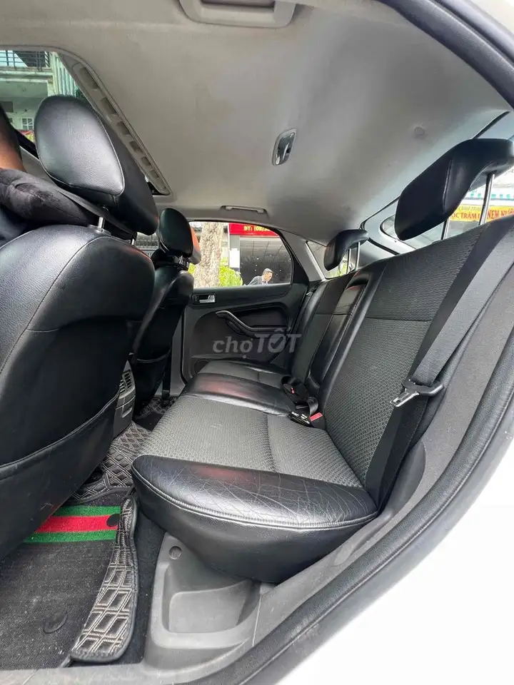 Ford Focus, белый, 5 мест
