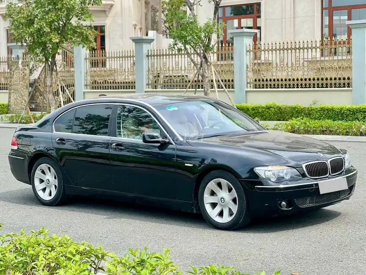 BMW 750Li 2006 черный 5 мест