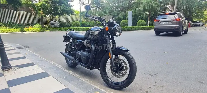 Triumph T100 2020 черный 9500км