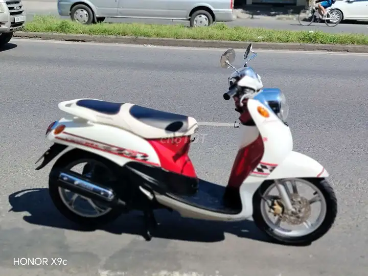 Yamaha Classico 2010 белый, красный