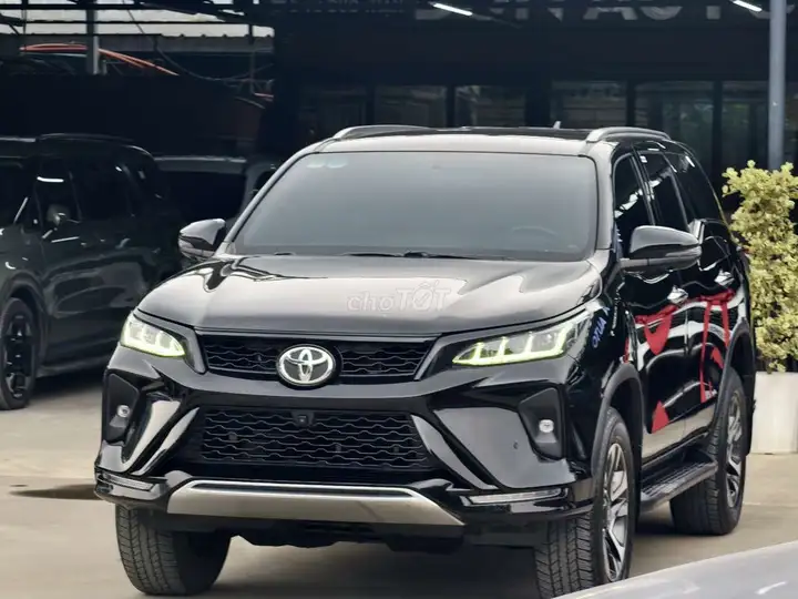 Toyota Fortuner 2025 бензин черный Legender