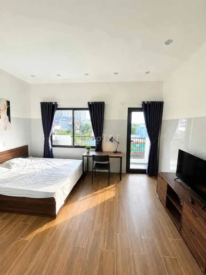 1-комнатная квартира, 50м2, широкий балкон, с мебелью и техникой