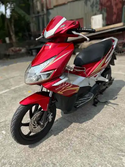 Honda Airblade последней серии с 6-спицевыми дисками