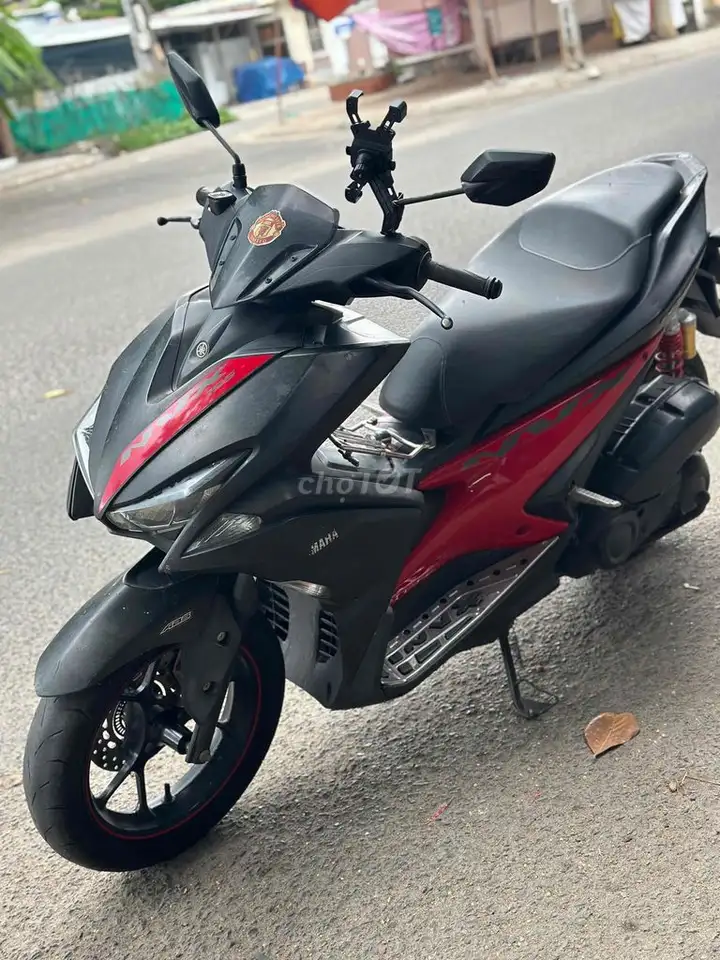 Yamaha NVX 155cc черно-красный